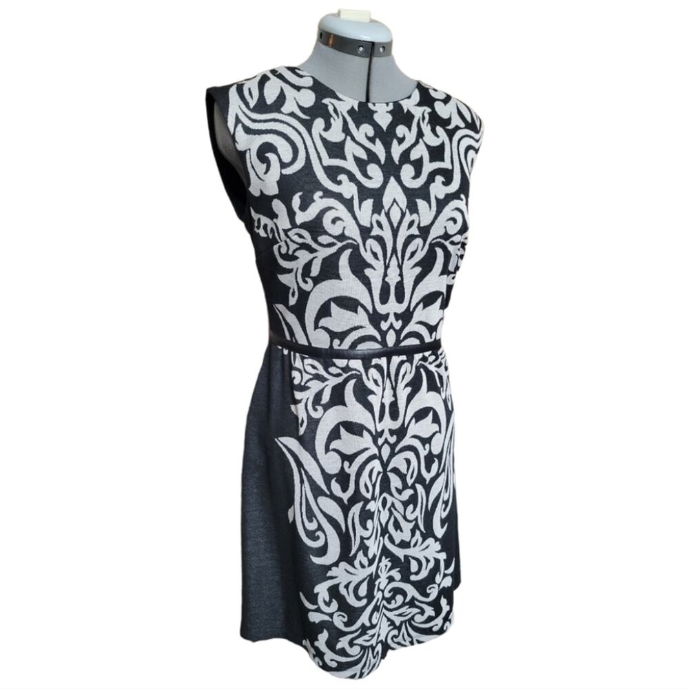 Sandra Darren Black & White Jacquard Sleeveless Fit & Flare Dress – Size 12